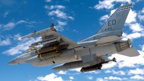 Як дорого зараз озброїти свої F-16 сотнями ракет "повітря-повітря"