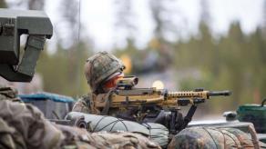 Німці також хочуть дешево збивати дрони з кулеметів, тож перевірять, як із цим допоможе "розумний" приціл