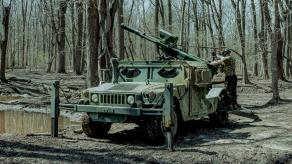 Спочатку САУ Hawkeye випробували в Україні, потім показали в США, а тепер просувають для тероборони Польщі