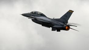 Поки США говорять, що F-16 не дадуть, бо вони не допоможуть Україні, у РНБО заявили, що літаки будуть