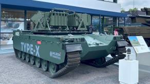 Зупиняти російські танки треба, тож системи дистанційного мінування на гусеничному БТР планує замовити Німеччина