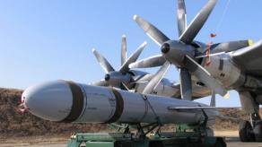 Скільки ядерних БЧ під Ту-22М3, Ту-95МС і Ту-160 має РФ, та що з цього могло б долетіти до США