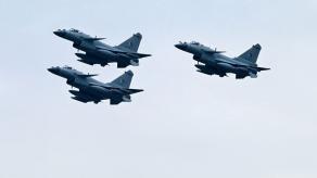 Що це китайський винищувач J-10, з російсько-ізраїльським корінням, який збиває французький Rafale