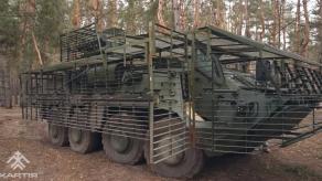 Який заводський захист врятував український БТР-4Е від удару FPV-дрона рашистів