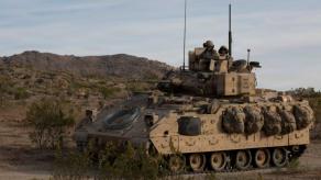 БМП Bradley стоятиме на озброєнні 90 років після своєї появи попри розробку заміни XM30 та які можуть бути пояснення