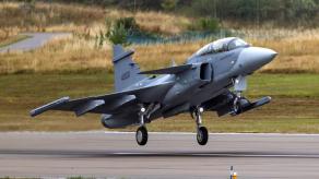 Saab вперше підняв у повітря Gripen F, що це за версія винищувача і чим він важливий для України