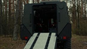 Що за нова модифікація українських броньовиків Inguar-3 з апарелю, яка призначена для евакуації поранених
