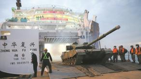 Нащо Китаю зенітний лазер на цивільному поромі, і як це пов’язано з "бумом" на електрокари