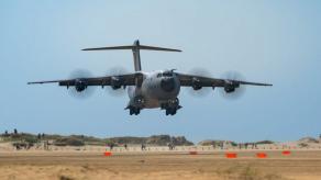 Найбільший у світі парк літаків A400M збираються збільшувати далі, ще й може з функцією запускати безпілотники