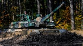 Через трохи більше ніж рік після покупки Польща отримує нові танки K2 з Південної Кореї, але поки не у польській версії