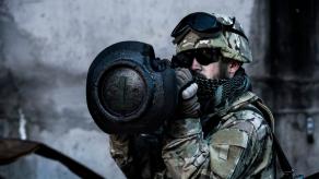 Понад 1000 ПТРК NLAW за 48 годин: Великобританія відкрила повітряний міст військової допомоги Україні