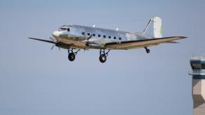 Кому потрібні модернізовані Douglas DC-3 1944 та 1945 року і не в колекцію, а на службу