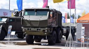 Росіяни адаптуються до війни дронів і вже із заводу ставлять РЕБ та бронекабіну на вантажівки КамАЗ