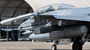 Створену для України ракету AGM-188A Rusty Dagger успішно інтегрували на F-16 - перші фото ракети під крилом винищувача