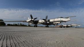 Рашисти намалювали на аеродромі 