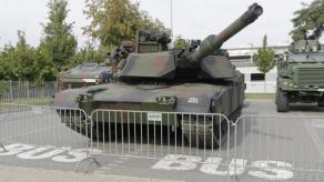 Щоб стати найбільшою армією Європи, Польща хоче "просунути" зброю з США за гроші від ЄС