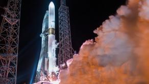 США повертається на Місяць, але тепер заради багатомільярдної системи ПРО Golden Dome, у ділі SpaceX та Blue Origin