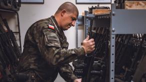 У Польщі президент збирається накласти вето на вибиті урядом 43,7 млрд євро кредитів на зброю від ЄС і це клінч у владі