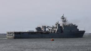 Замість 1,5 роки ремонтується вже 12 років, вперше з 2014 року в море вийшов десантний корабель USS Tortuga, але й це ще не фініш