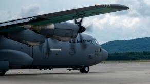 З ремонтом одного C-130 вийшла ціла епопея, яка тривала п`ять років, а деталі возили через Атлантику