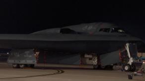 Як не без допомоги клейкої стрічки у США зекономили цілих $52 млн на ремонті одного бомбардувальника B-2