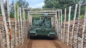 Закопують САУ: як у Польщі будують фортифікації за українським досвідом