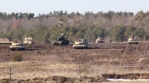 США та Румунія на навчаннях у Польщі показали, як будуть захищати танки від дронів й до цього є питання