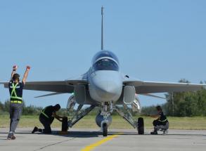 "Летючі парти" FA-50GF ефективні на фоні польських F-16, тож їх не модернізовуватимуть до рівня винищувача