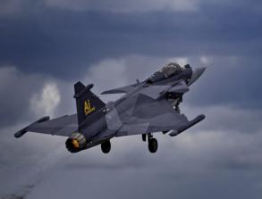 Яка подія у 2027 році має допомогти окреслити розвиток повітряних сил Швеції "після" чи "разом" з Gripen
