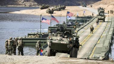 Чи може Україна отримати "майже безкоштовні" ББМ Stryker, якщо від них відмовиться Польща, і які є нюанси