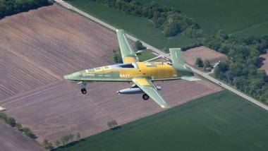 Перший бойовий MQ-25A Stingray здійснив свій перший політ, чому на цей неозброєний БПЛА ВМС США роблять величезну ставку