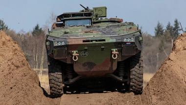 На конвеєр до авто преміум класу приєднаються 25-тонні броньовики, аби в 6 разів збільшити виробництво GTK Boxer