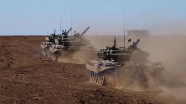 Росіяни хочуть захищати свої Т-72, Т-80 та інші танки від БПЛА гранатами "Взлет-М" та "Факел", чи спрацює ідея