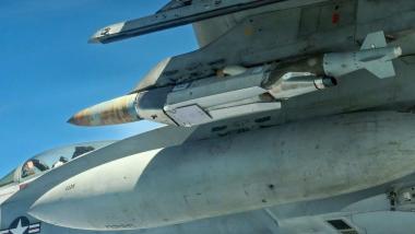 Випробувано новий комплект JDAM LR, який дозволяє "кидати" звичайну авіабомбу на понад 500 км