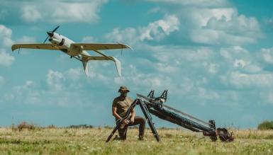 Спершу український Raybird виконав тисячі місій в Україні, а тепер його собі купує армія США