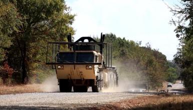 Український досвід "мангалізації" дійшов до США, де машини HMMWV та HEMTT отримали протидронові екрани
