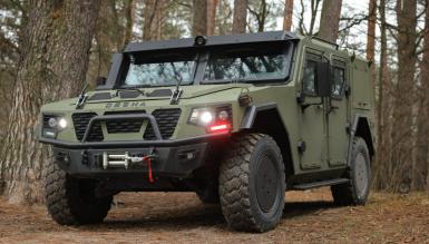 Для ЗСУ тепер можна замовляти український "Хамві" UAT.DESNA та покращений MRAP UAT.GYURZA-02 від "УкрАрмоТех"