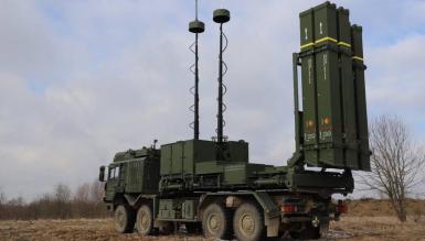 ЗСУ отримали 11-й ЗРК Iris-T SLM, який може збивати російські дрони на великій висоті, та скільки ще передадуть у 2026 році