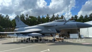 Невже винищувач, який збив Rafale, хочуть мати і в Азербайджані, де представили J-10CE у незвичному для Китаю вигляді