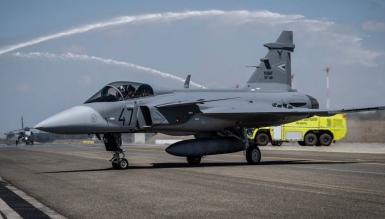 Скільки часу знадобилось Saab на постачання Угорщині чотирьох нових Gripen C/D та скільки вони прослужать