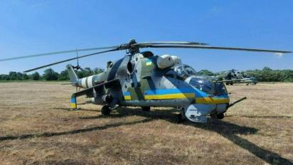 Чеські Ми-24В в Україні поступово "замінюють" камуфляж на відмітки про знищені цілі, тож скільки на рахунку у можливо найефективнішого гелікоптера ЗСУ