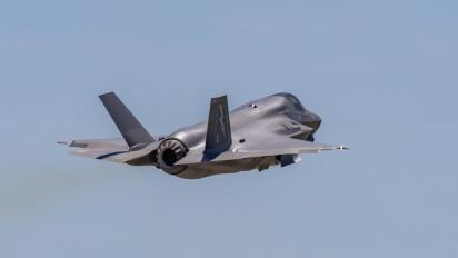Після 8 років отримання 48 F-35B Велика Британія заледве має достатньо палубних винищувачів, але обіцяє замовити 138