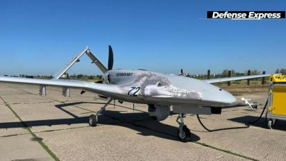 Рідкісні кадри, українські Bayraktar TB2 знов високоточно б’ють по ворогу, спаливши цілу групу БЕКів