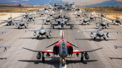 Скільки країн НАТО, окрім США, мають у строю 250 та більше винищувачів, яка економіка для цього потрібна