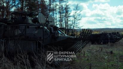 Які переваги у перетворенні БТР-60 з 1960-х років на роботи-камікадзе, як це зробили у Третьому армійському корпусі ЗСУ