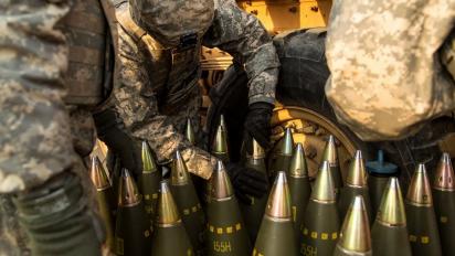 Армія США уже 3 місяці говорить про більше виробництво 155-мм снарядів, але грошей від Конгресу все нема
