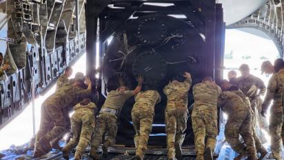 Навіщо у США вперше "потягнули" ядерний реактор літаком та назвали це історично важливою подією