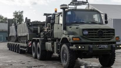 Щоб не "потонути" в папері, поки РФ наступає, Європа створює "військовий Шенген" та модернізує ОПК за прикладом України