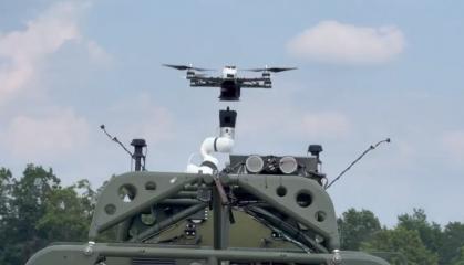 Війна роботів все ближче з автоматизованими системами зльоту та посадки БПЛА з машини на ходу