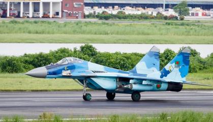 Бангладеш має вісім МиГ-29 та копії МиГ-21, хоче купити J-10CE з Китаю, чим показово